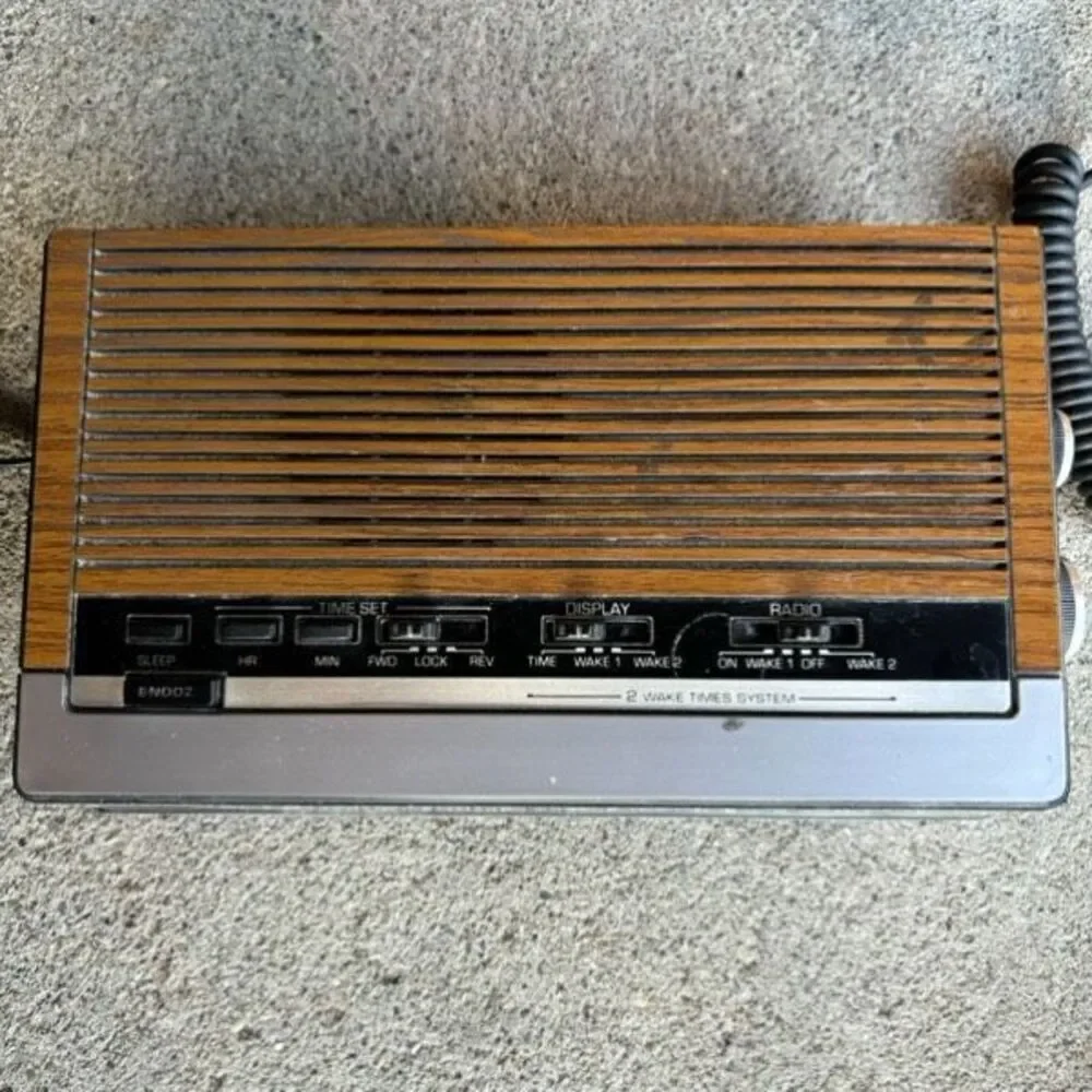General Electric Model 7-4675A 2 Wake Times Clock Radio